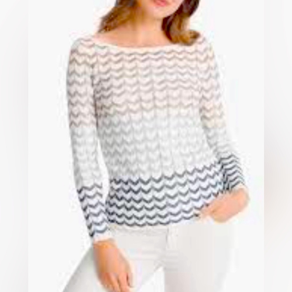 White House Black Market long sleeve cream sweater with metallic waves M